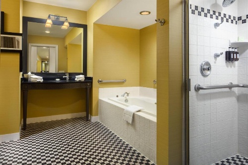 Hotel Chicago Downtown, Autograph Collection by Marriott image 5